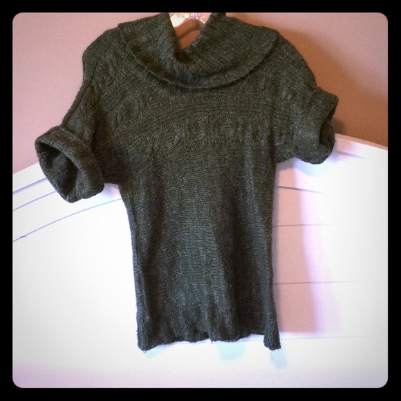 Green Turtle Neck Sweater - Picture 1 of 3